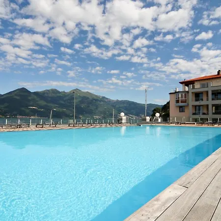 Sleeps 6 Pool Air Con T421385 * Maccagno