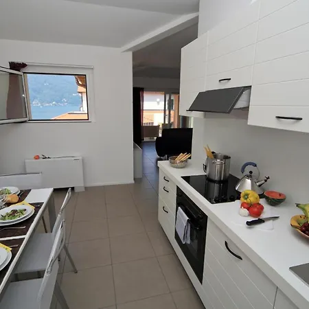 Sleeps 6 Pool Air Con T421385