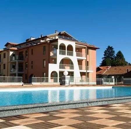 Sleeps 6 Pool Air Con T421385