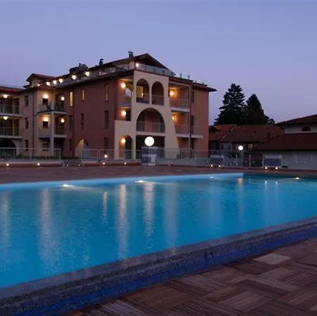 Appartement Sleeps 6 Pool Air Con T421385 Maccagno