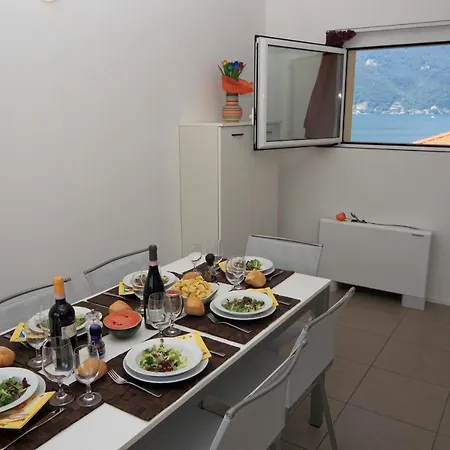 Sleeps 6 Pool Air Con T421385 Maccagno